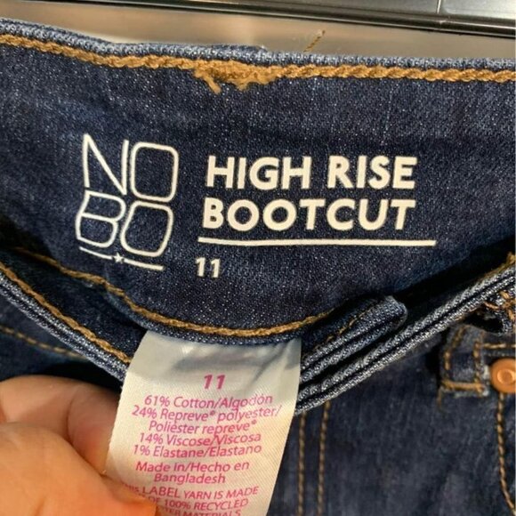 WOMAN’S high rise boots cut jeans with stretch. Size 11. Gorgeous wash. - Picture 5 of 10